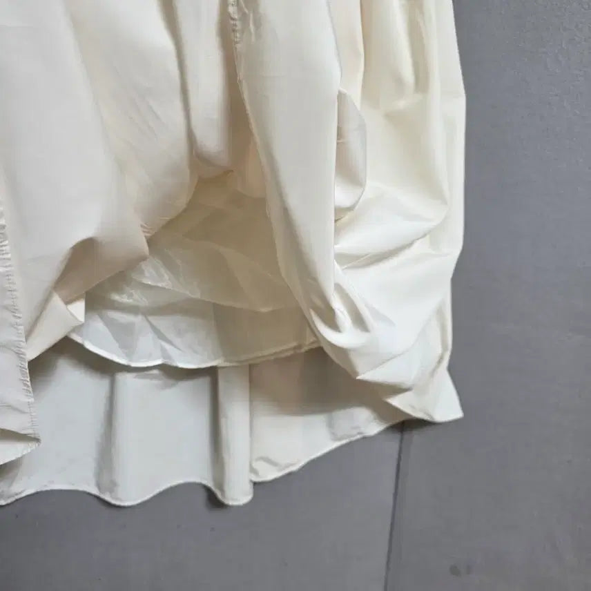 [BUNJANG] Kobe Yamanote Ivory Full Fit Skirt / 고베 야마노테 아이보리 풍성한핏 스커트 F   n5208   미착용제품