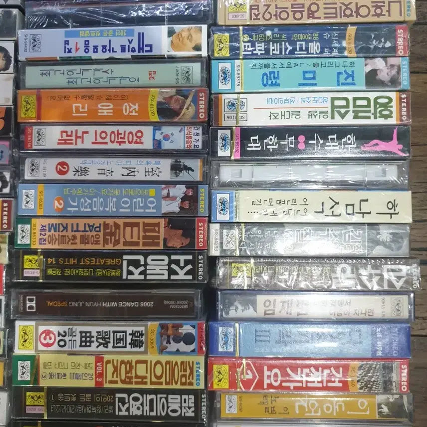 [BUNJANG] Sealed K-Pop/Pop Cassette Tape Collection (60 pcs) / 가요/경음악 카세트 테이프 미개봉 모음