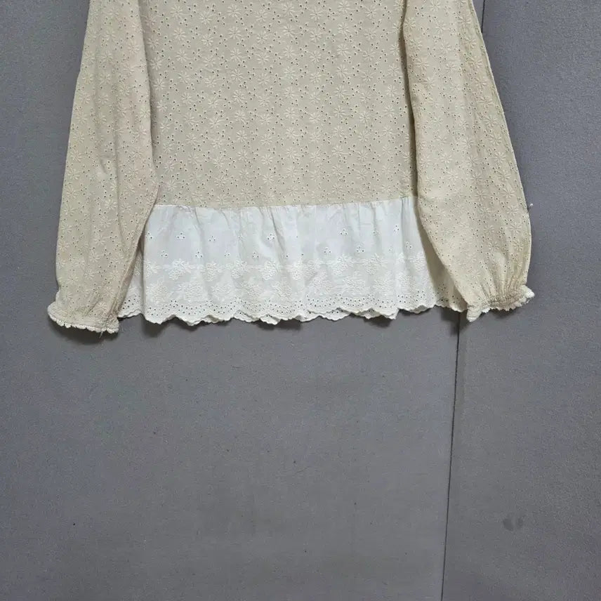 [BUNJANG] Beige Cotton Blouse / 면수이쁜 블라우스 F   n5210
