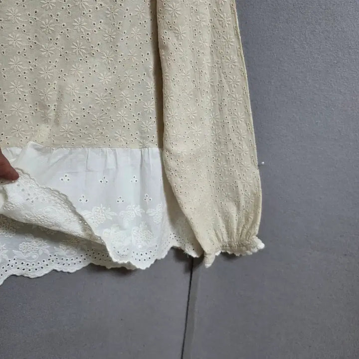 [BUNJANG] Beige Cotton Blouse / 면수이쁜 블라우스 F   n5210