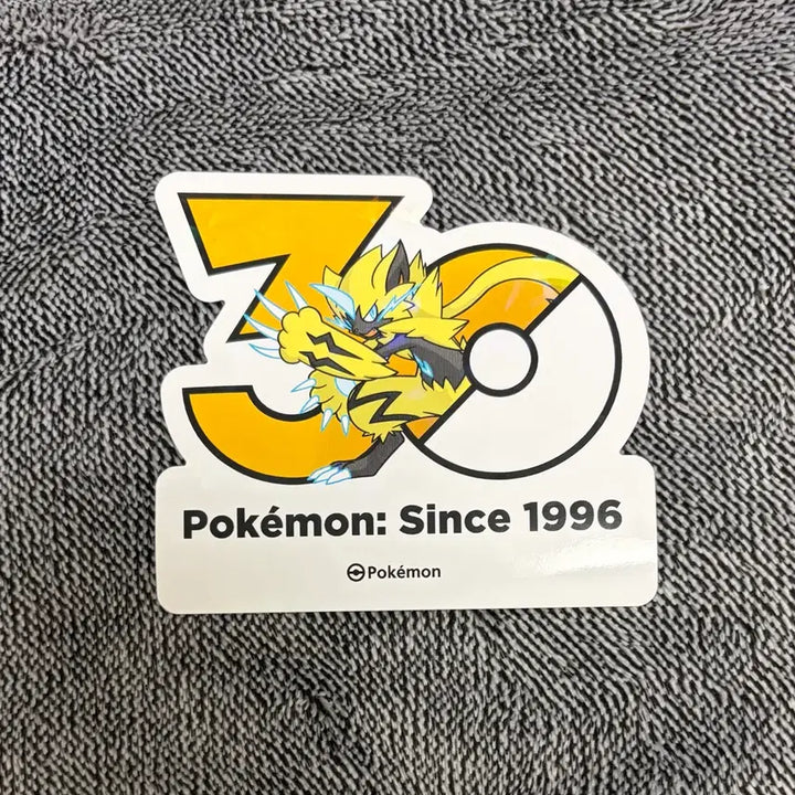 [BUNJANG] Pokemon 30th Anniversary Logo Sticker Zeraora / 한국한정] 포켓몬 30주년 로고 스티커 제라오라
