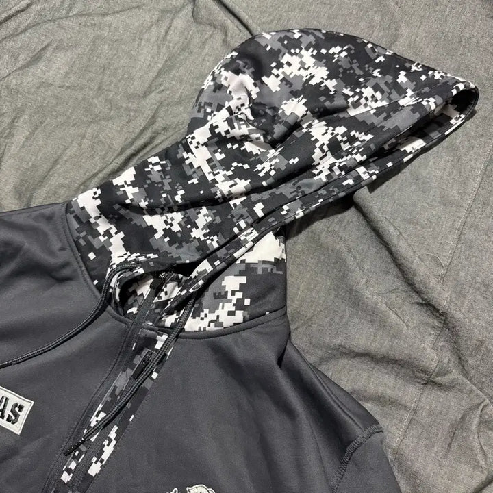 [BUNJANG] Colosseum Kansas Jayhawks OHT Military Appreciation Digital Camo Quarter-Zip Hoodie - XL / Colosseum Military Hood Shirts Sz XL