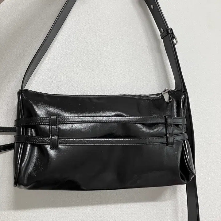 [BUNJANG] Matin Kim Belted Strap Shoulder Bag / 마뗑킴 벨티드 스트랩 숄더 백