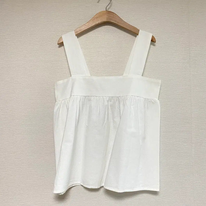 [BUNJANG] White Shirring Sleeveless Blouse / 화이트 셔링 슬리브리스 블라우스