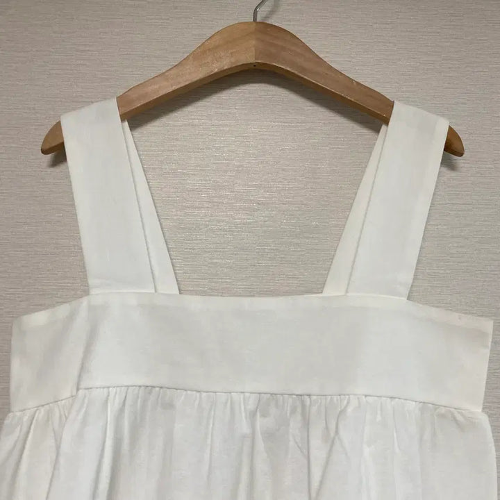 [BUNJANG] White Shirring Sleeveless Blouse / 화이트 셔링 슬리브리스 블라우스