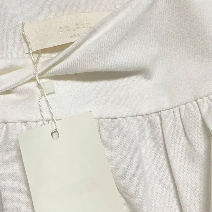 [BUNJANG] White Shirring Sleeveless Blouse / 화이트 셔링 슬리브리스 블라우스