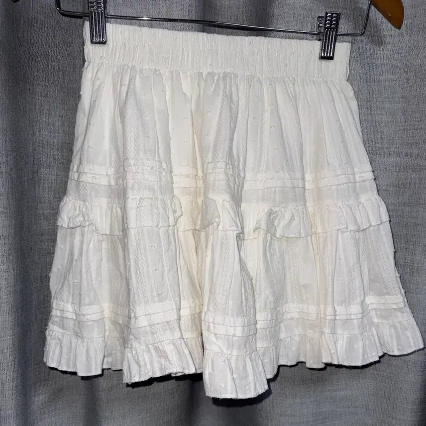 [BUNJANG] Lovely Eyelet Lace Ruffle Layered Skirt with Built-in Shorts / (속바지 내장)러블리 캉캉 레이스 펀칭 프릴 도트 레이어드 스커트