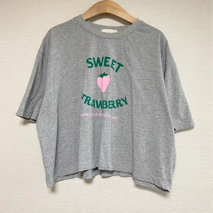 [BUNJANG] Strawberry Print Short Sleeve T-Shirt / 딸기 프린팅 반팔 티셔츠