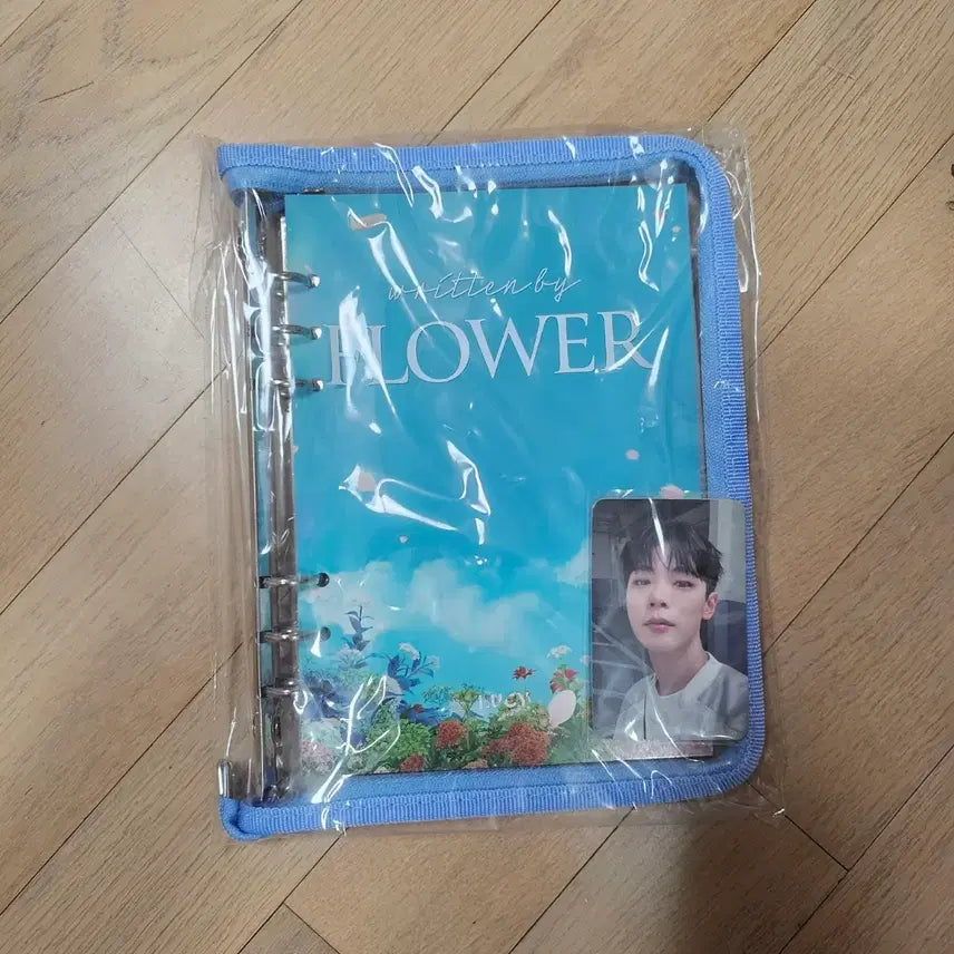 [BUNJANG] LUCY Flower Concert Binder (Photocards Included) / 루시 플라워콘, 플콘 바인더 미개봉 판매(포카포함)