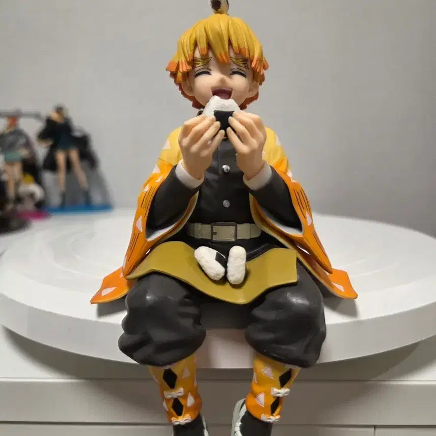 [BUNJANG] Demon Slayer Zenitsu Onigiri Figure (No Box) / 귀멸의 칼날 젠이츠 주먹밥 피규어(노박스)