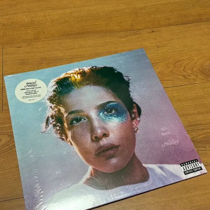 [BUNJANG] Halsey Manic Urban Outfitters Edition Limited Color LP with Download Card / Halsey - Manic[Urban Outfitters edition]