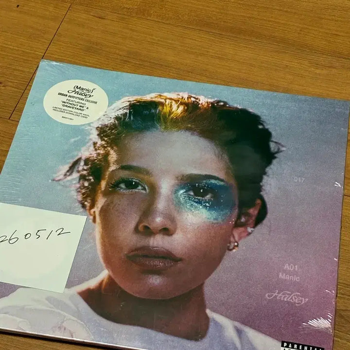 [BUNJANG] Halsey Manic Urban Outfitters Edition Limited Color LP with Download Card / Halsey - Manic[Urban Outfitters edition]