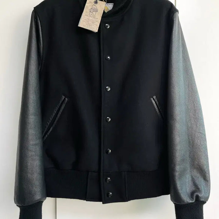 [BUNJANG] Golden Bear Sportswear Contemporary Varsity Jacket All Black S / 골든베어 스포츠웨어 컨템포러리 바시티 자켓 올블랙 S(랜덤워크 구입)