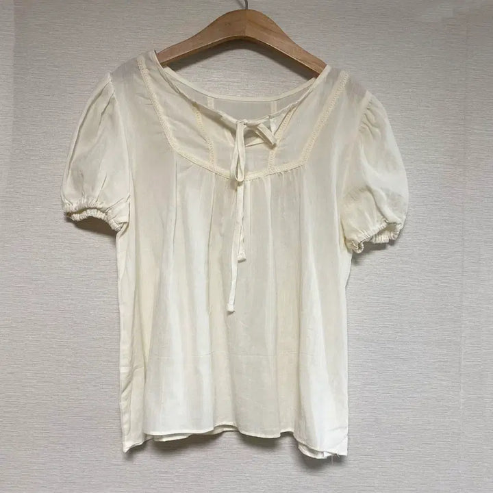 [BUNJANG] Ribbon Shirring Sleeve Banding Short Sleeve Blouse / 리본 셔링 소매밴딩 반팔 블라우스