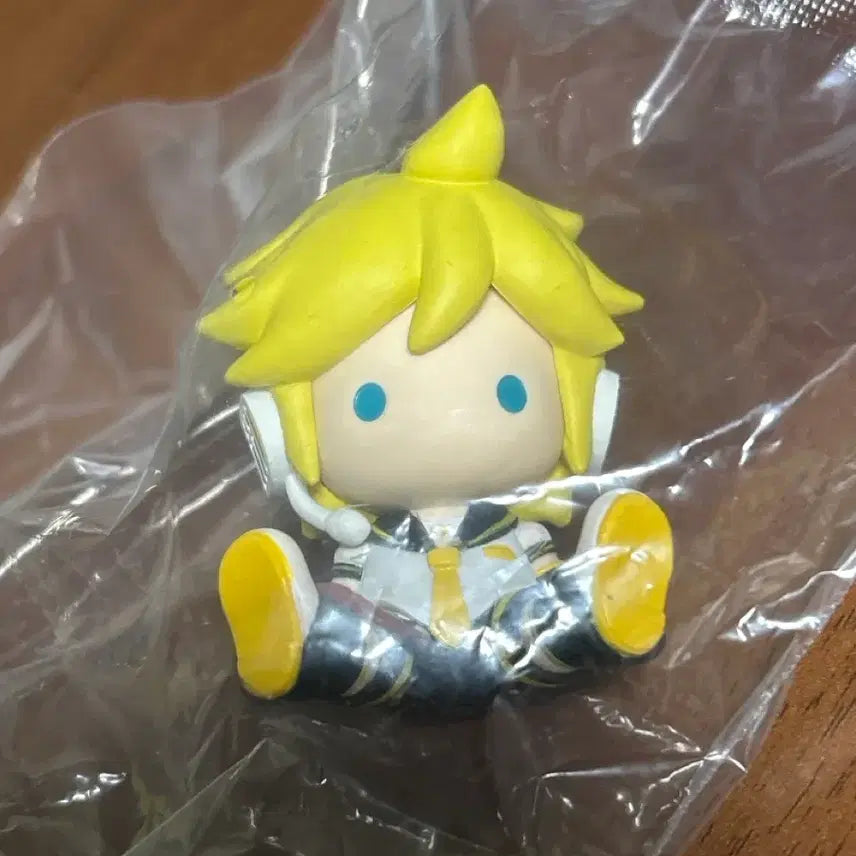 [BUNJANG] Phat! Vocaloid Kagamine Rin Figure (Unsealed) / 페타돌 보컬로이드 카가미네 렌 피규어 미개봉품 팝니다