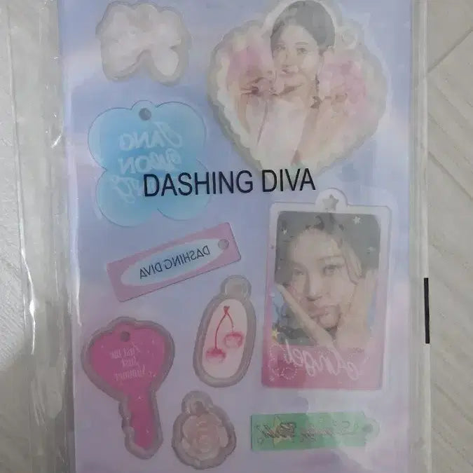 [BUNJANG] Dashing Diva Jang Wonyoung Acrylic Keyring (Sealed) / 데싱디바 장원영 아크링 키링