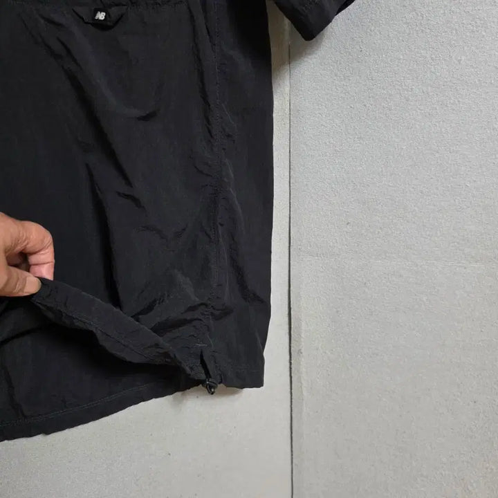[BUNJANG] New Balance Windbreaker T-Shirt Black / 뉴발란스 바람막이 티셔츠 90 S  n5221