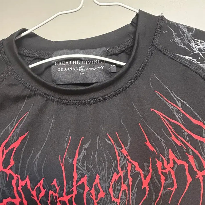 [BUNJANG] Breathe Divinity Red Compression T-Shirt Size S / breathedivinity 레드 컴프레션 티셔츠 사이즈 s