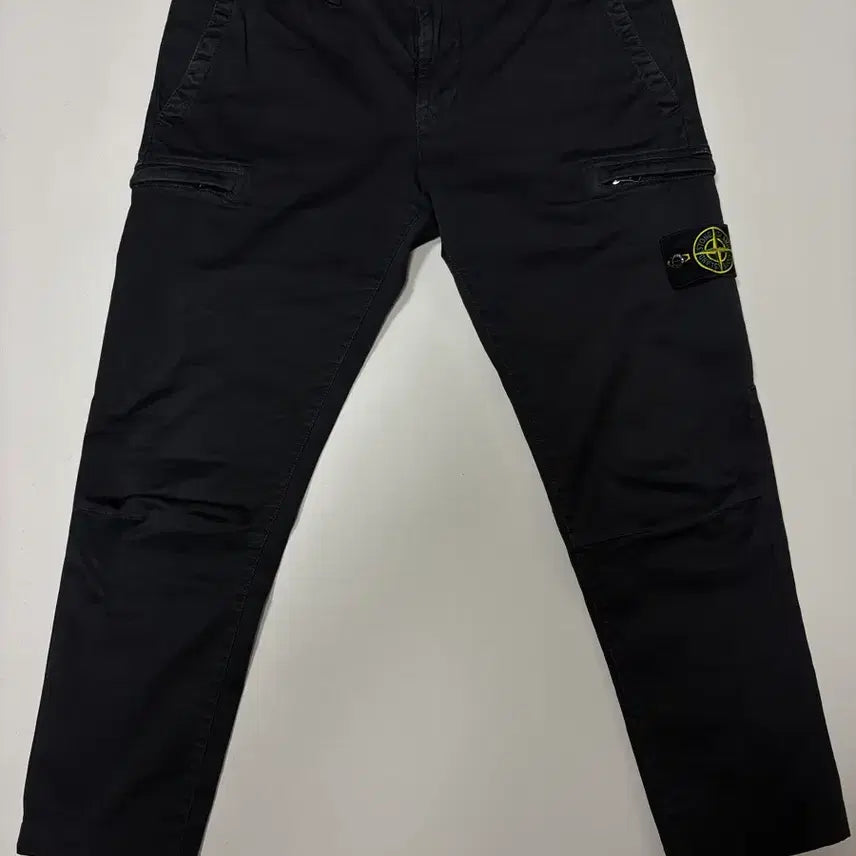 [BUNJANG] Stone Island Patch Zipper Cargo Pants (W31) / 스톤아일랜드 와펜 패치 블랙 지퍼 카고 팬츠(W31)
