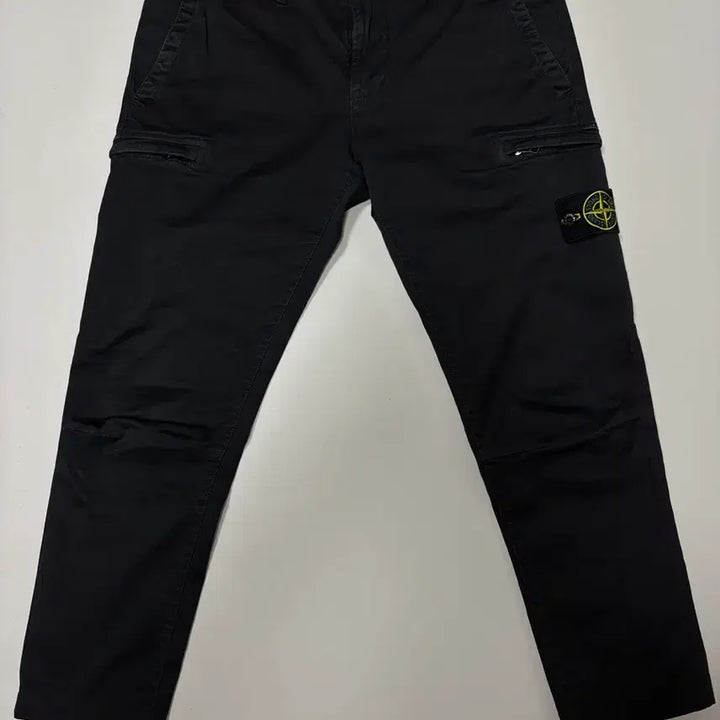 [BUNJANG] Stone Island Patch Zipper Cargo Pants (W31) / 스톤아일랜드 와펜 패치 블랙 지퍼 카고 팬츠(W31)