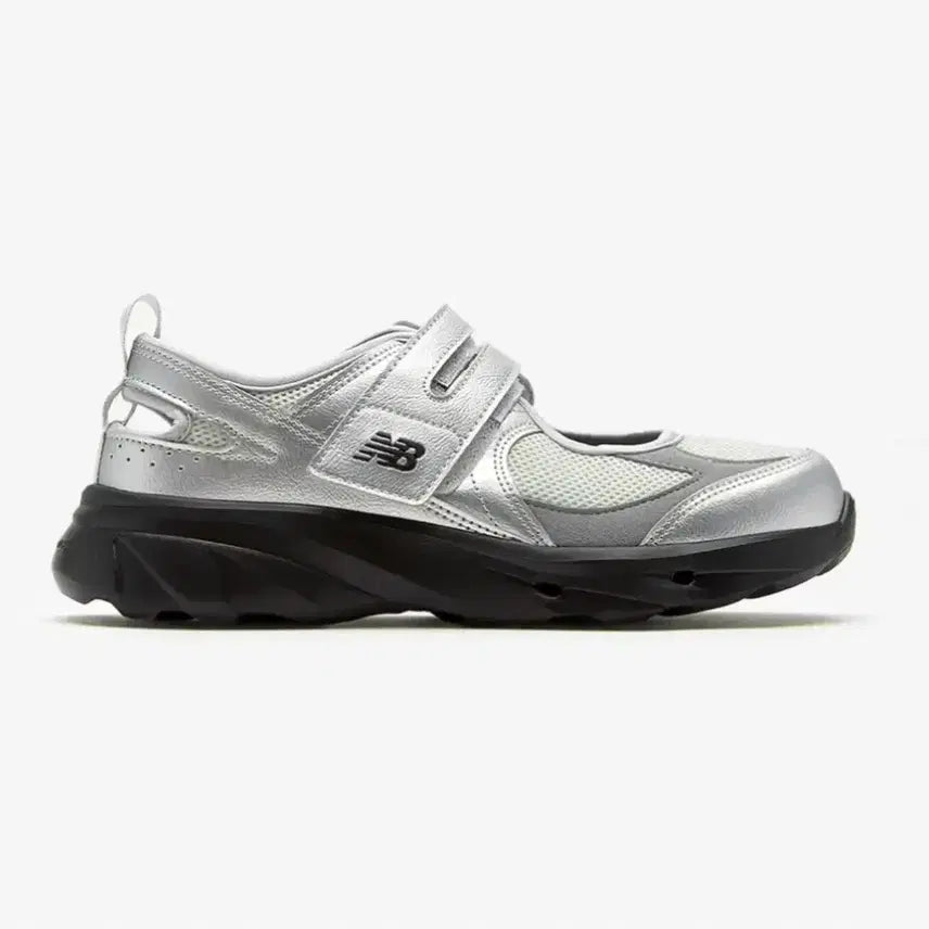 [BUNJANG] New Balance Breeze SD2202SI2 Metallic Silver Mary Jane Sneakers / 뉴발란스 브리즈 SD2202SI2 메탈릭 실버 실버 메리제인 운동화