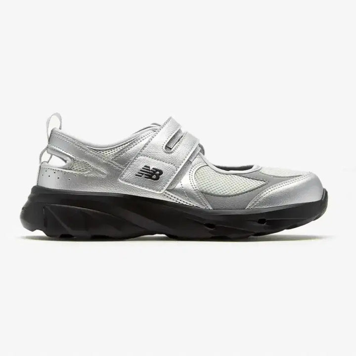 [BUNJANG] New Balance Breeze SD2202SI2 Metallic Silver Mary Jane Sneakers / 뉴발란스 브리즈 SD2202SI2 메탈릭 실버 실버 메리제인 운동화