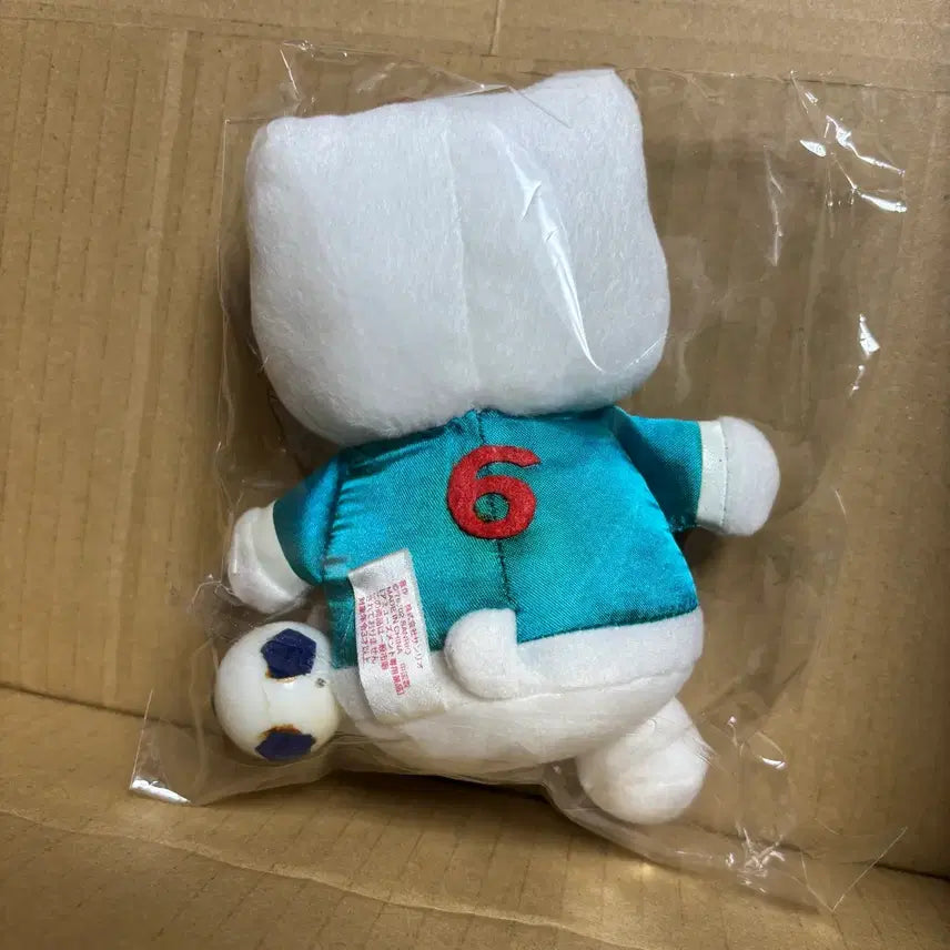 [BUNJANG] 2002 Classic Kitty Soccer Plush / 2002고전키티축구인형
