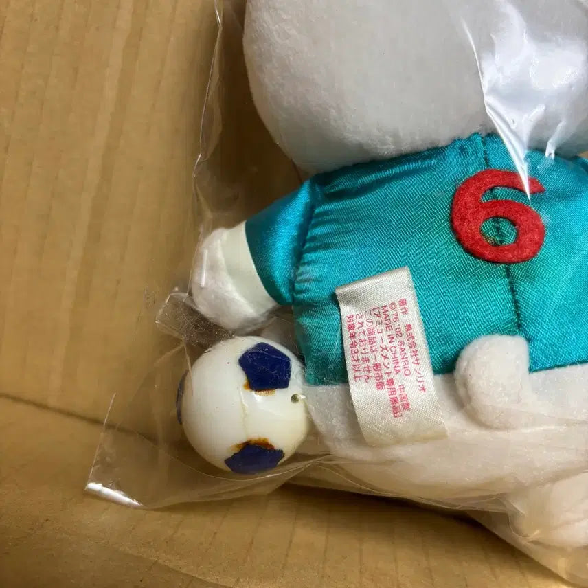 [BUNJANG] 2002 Classic Kitty Soccer Plush / 2002고전키티축구인형
