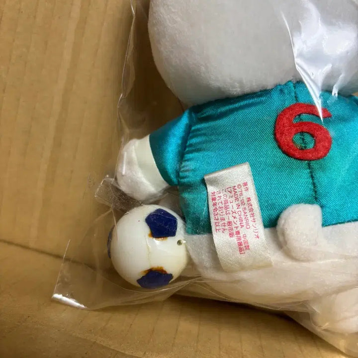 [BUNJANG] 2002 Classic Kitty Soccer Plush / 2002고전키티축구인형
