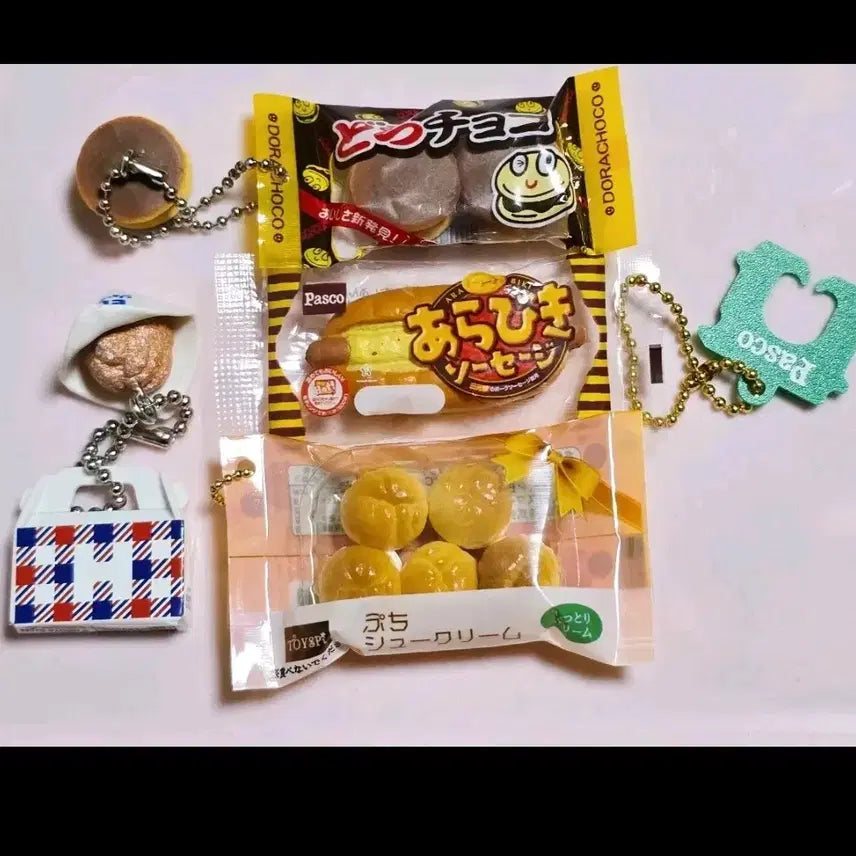 [BUNJANG] Cream Puff Gacha, Sausage Bread Gacha, Mini Figures Keychain Bundle Set / 음식가챠   슈크림 가챠  소시지 빵 가챠   키링   일괄