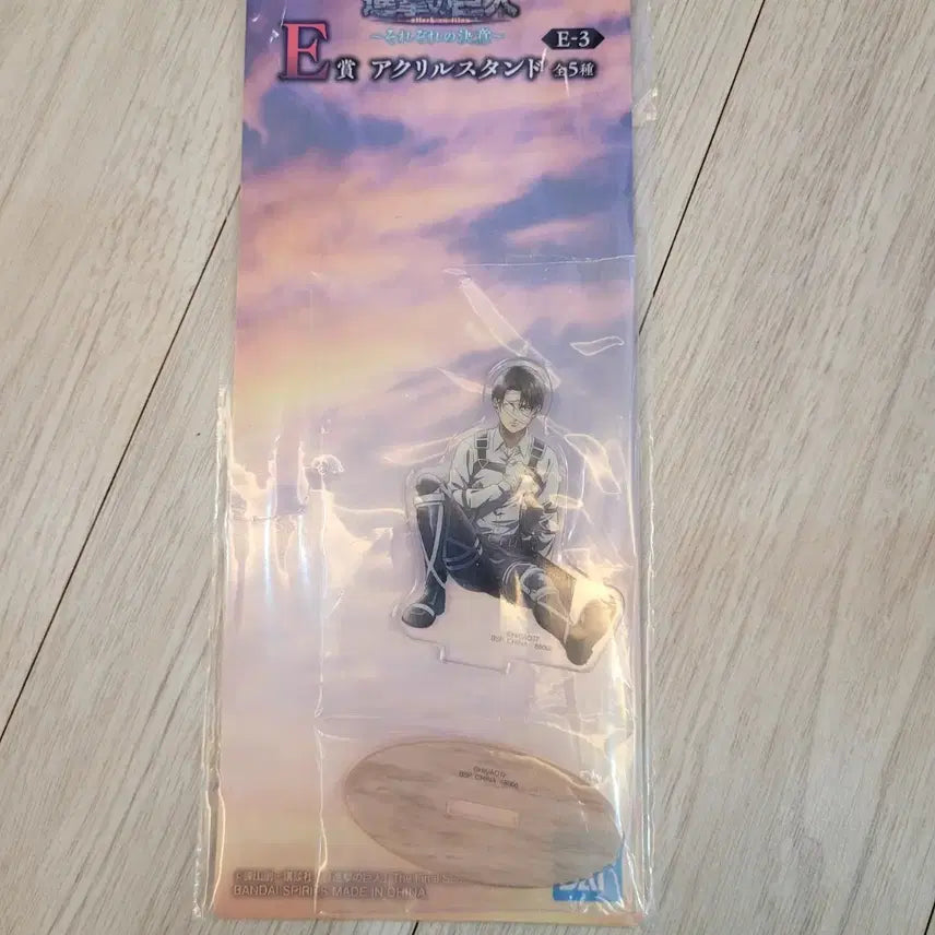 [BUNJANG] Attack on Titan Levi Acrylic Stand / 진격의 거인 리바이 아크릴 스탠드(현물)