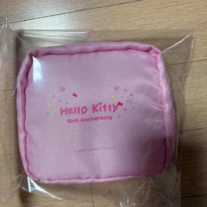 [BUNJANG] Sanrio Hello Kitty 50th Anniversary Collaboration Cosmetics Pouch / 헬로키티 산리오 50주년 생리대 화장품 파우치 마리솜