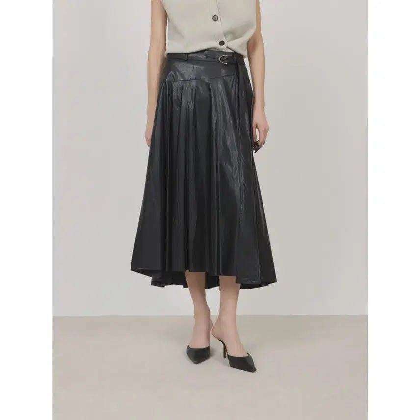 [BUNJANG] ZOOC Faux Leather Flare Skirt Black Size 66 / 24 ZOOC 주크 페이크레더 플레어 스커트 66
