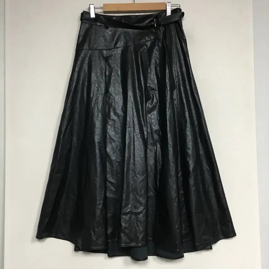 [BUNJANG] ZOOC Faux Leather Flare Skirt Black Size 66 / 24 ZOOC 주크 페이크레더 플레어 스커트 66