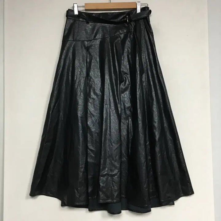 [BUNJANG] ZOOC Faux Leather Flare Skirt Black Size 66 / 24 ZOOC 주크 페이크레더 플레어 스커트 66