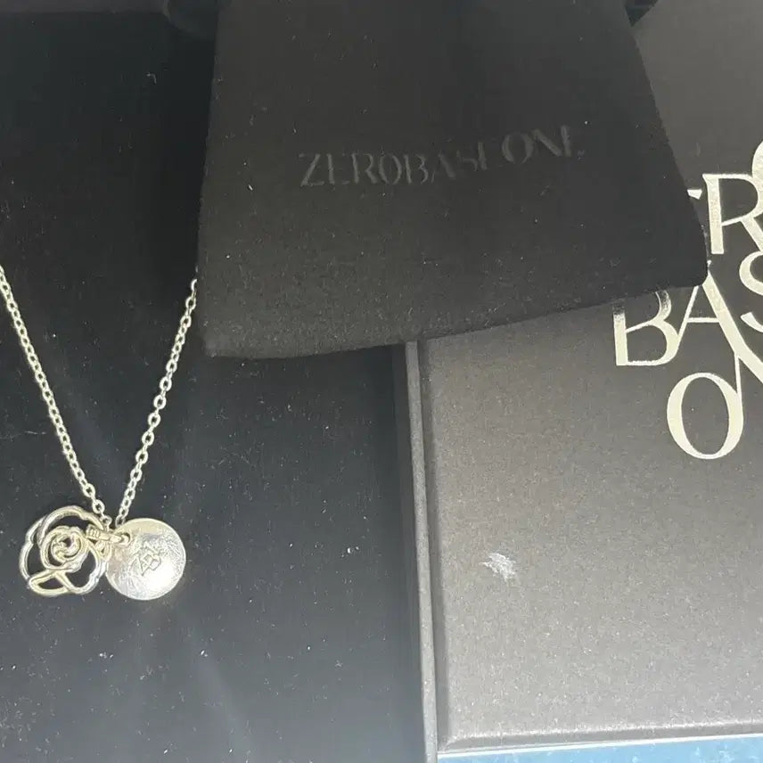 [BUNJANG] ZB1 Zerose Necklace / 제베원 제로즈 목걸이