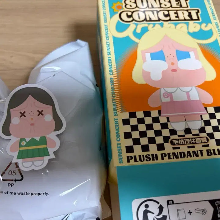 [BUNJANG] POP MART Crybaby Sunset Dim Green / 팝마트 크라이베이비 선셋 딤그린