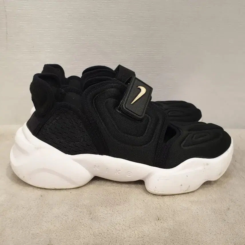 [SOLD OUT] 나이키 아쿠아 리프트 블랙 족발신발  230