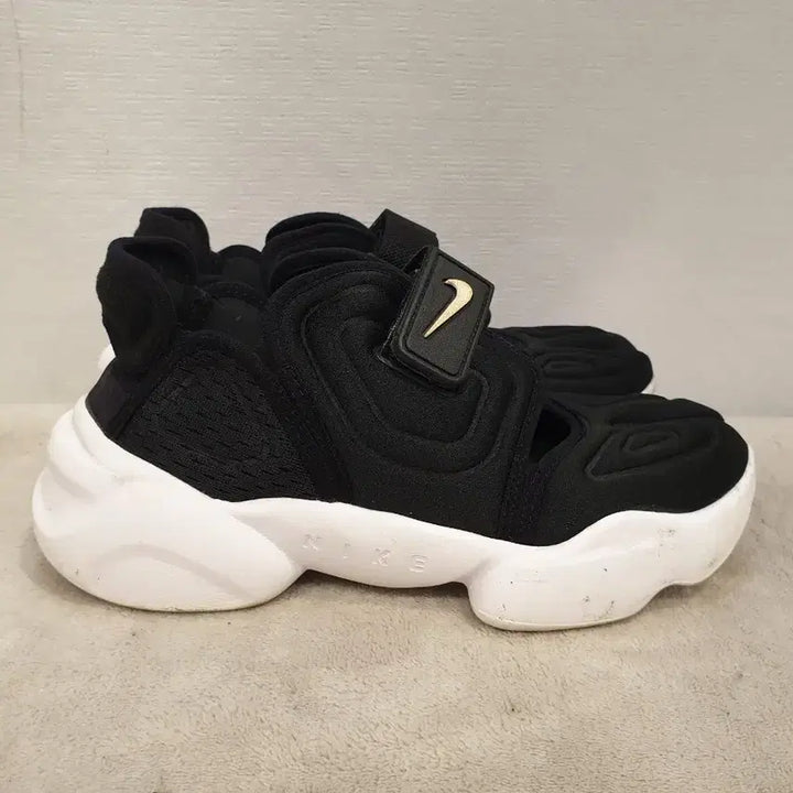 [SOLD OUT] 나이키 아쿠아 리프트 블랙 족발신발  230