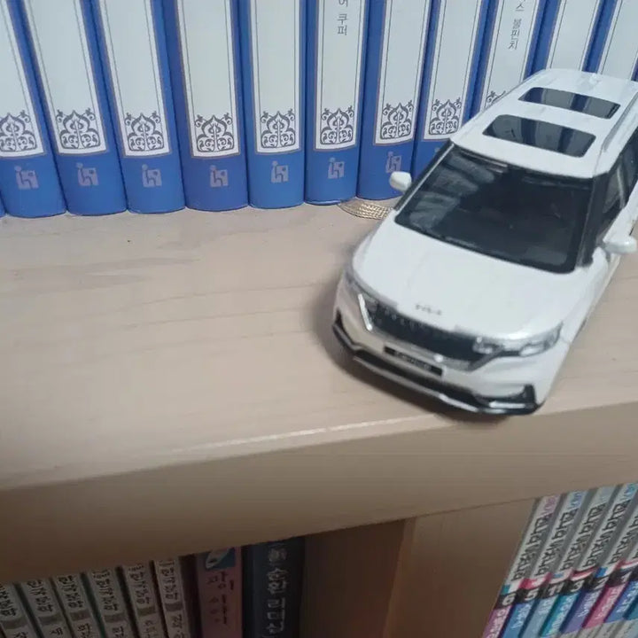 [BUNJANG] Kia Carnival 1:38 Scale Diecast Model Car - White / 기아 카니발 미니카1:38 흰색 단순전시