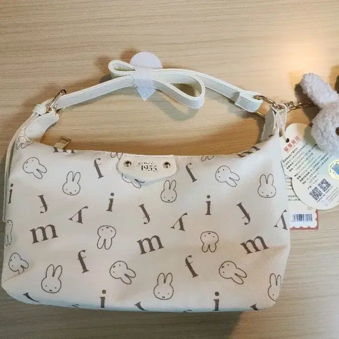 [BUNJANG] Miffy Character Print Tote Bag with Keychain / 미피 가방 새상품