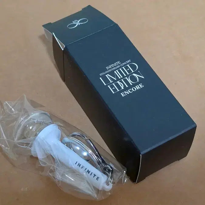 [BUNJANG] Infinite Limited Edition Lightstick Keyring / 2025 인피니트 리미티드에디션 응원봉 키링