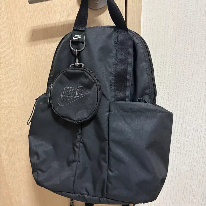 [BUNJANG] Nike NSW Futura Luxe Mini Backpack CW9335-010 / 나이키 nsw 퓨추라 럭스 미니 백팩 CW9335-010
