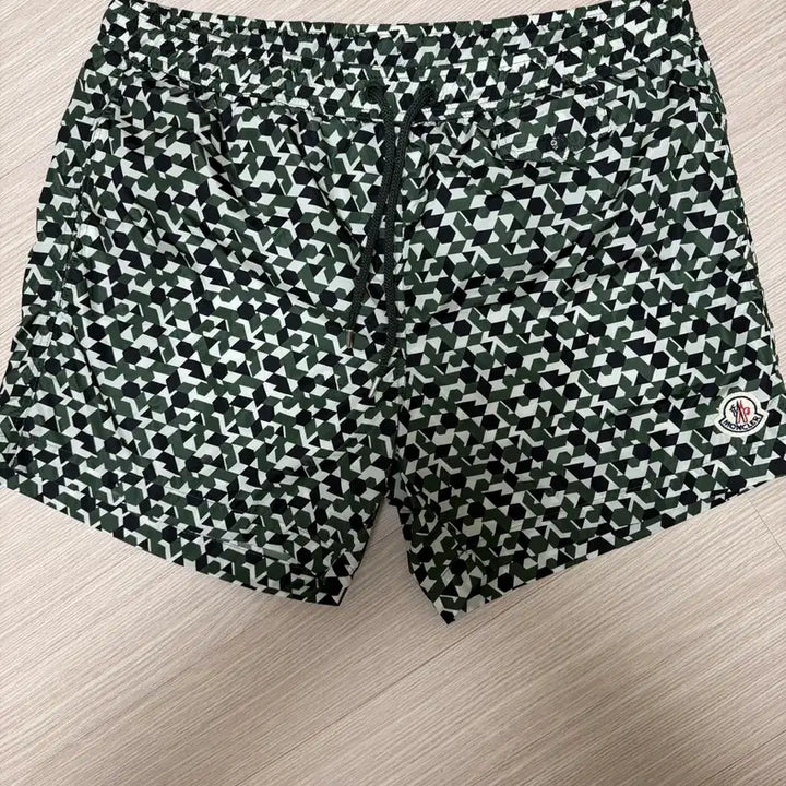 [SOLD OUT] 몽클레어 반바지
