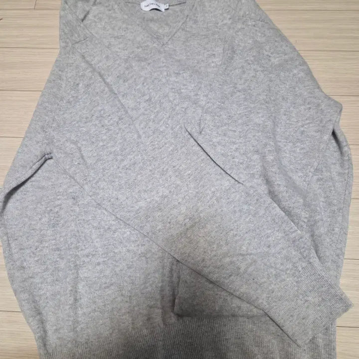 [BUNJANG] Steady And Everywhere Standard Wool V-Neck Sweater - Light Gray / 스테디에브리웨어 스탠다드 울 브이넥 라이트 그레이 팝니다.