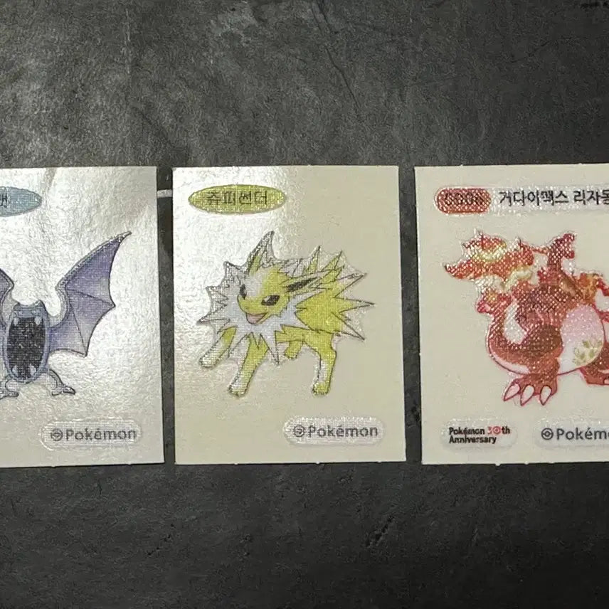 [SOLD OUT] 포켓몬 30주년 띠부씰(쥬피썬더,거다이맥스 리자몽, 골뱃)