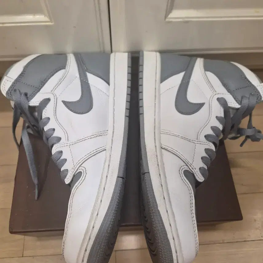 [BUNJANG] Nike Air Jordan 1 High White/Grey / 나이키 에어 조던 1 하이 화이트/그레이(정품)
