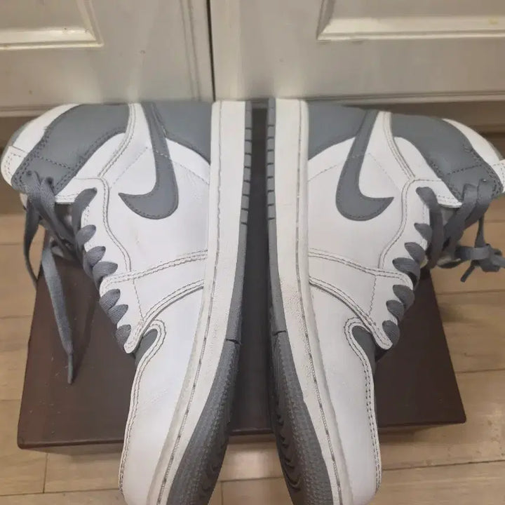 [BUNJANG] Nike Air Jordan 1 High White/Grey / 나이키 에어 조던 1 하이 화이트/그레이(정품)