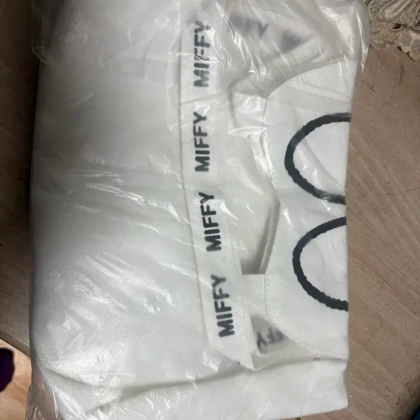 [BUNJANG] Miffy Lettering Strap Canvas Tote Bag / [새상품/미개봉] 미피(Miffy) 레터링 스트랩 캔버스 토트백