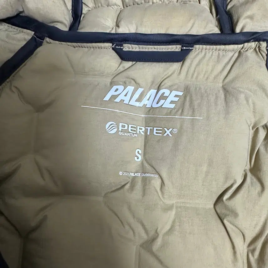 [BUNJANG] Palace x Pertex Lightning Down Jacket Tan / [S]팔라스 퍼텍스 라이트닝 업 다운 재킷 탄